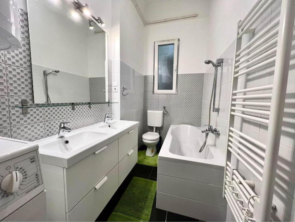 בודפשט Roland Apartment Downtown - Pope Subway מראה חיצוני תמונה